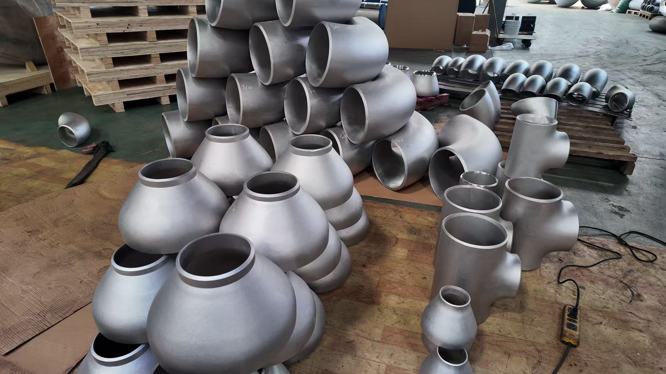 Paano Binabalanse ng Forged Equal Tee ang Disenyo, Durability, at Everyday Versatility